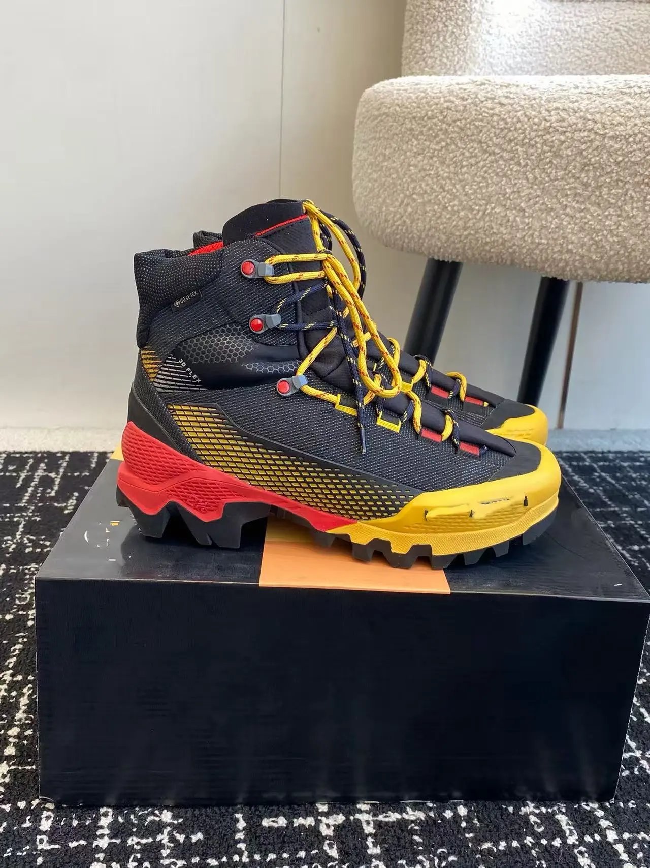 Unbranded Boots High-Top Hiking with Lug Soles and Contrast Laces — Red