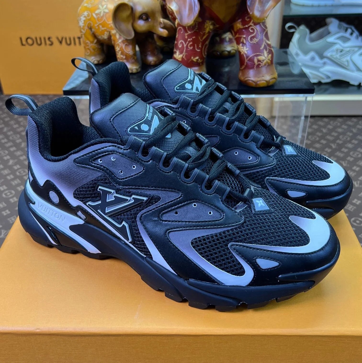 Louis Vuitton Sneakers High-Top Chunky Mesh — Black with purple