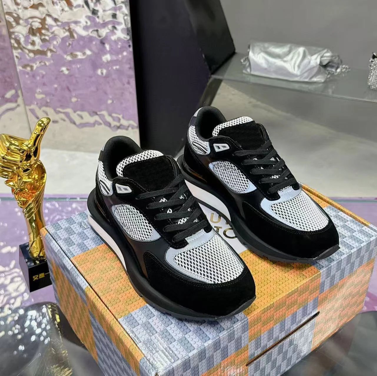 Louis Vuitton Sneakers Run Away Mesh and Suede — 16