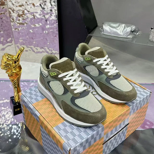 Louis Vuitton Sneakers Run Away Mesh and Suede product detail image 5