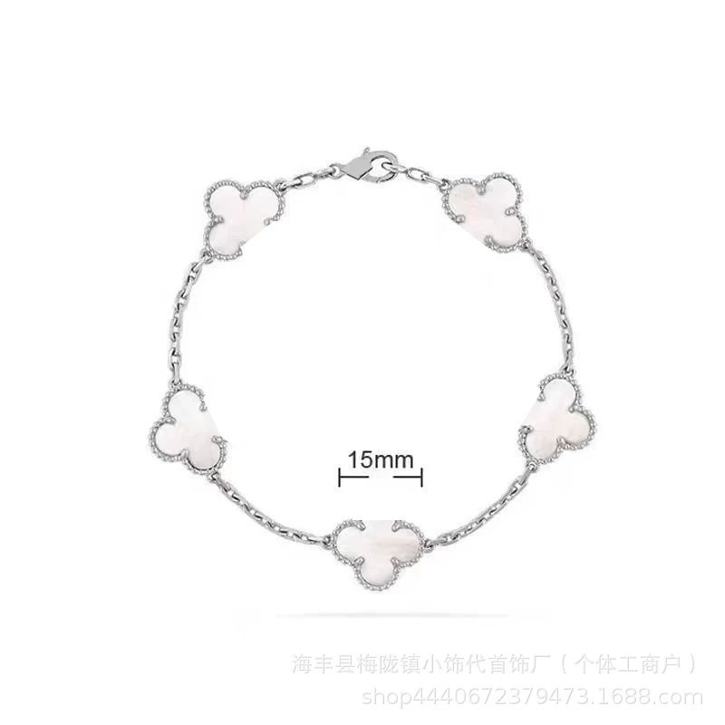 Unbranded Jewelry Five-Flower Clover Bracelet — White shellfish white gold