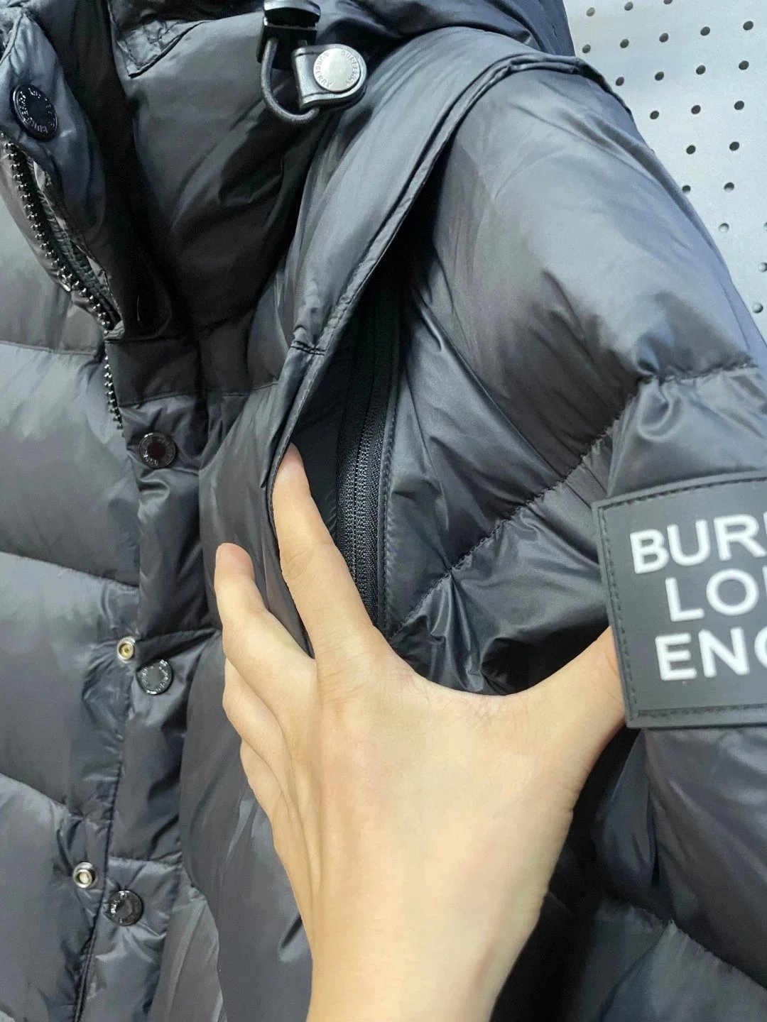 BUERRY巴宝莉冬季新款可拆式衣袖连帽羽绒服外套 11