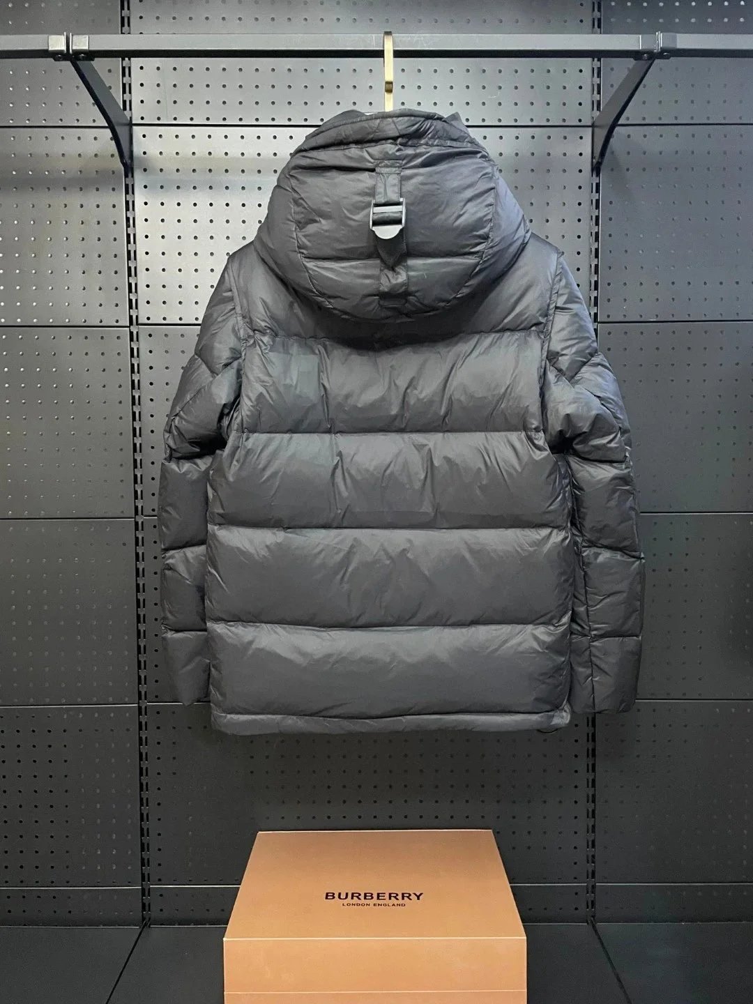 BUERRY巴宝莉冬季新款可拆式衣袖连帽羽绒服外套 9