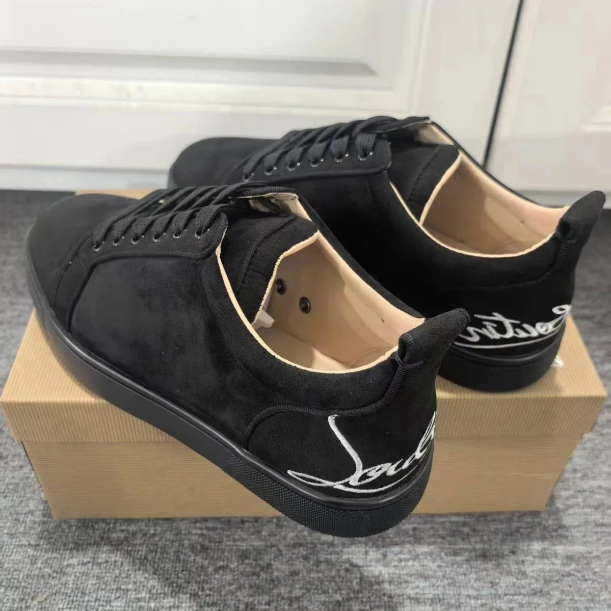 CL Louboutin铆钉板鞋平底透气休闲潮牌 7