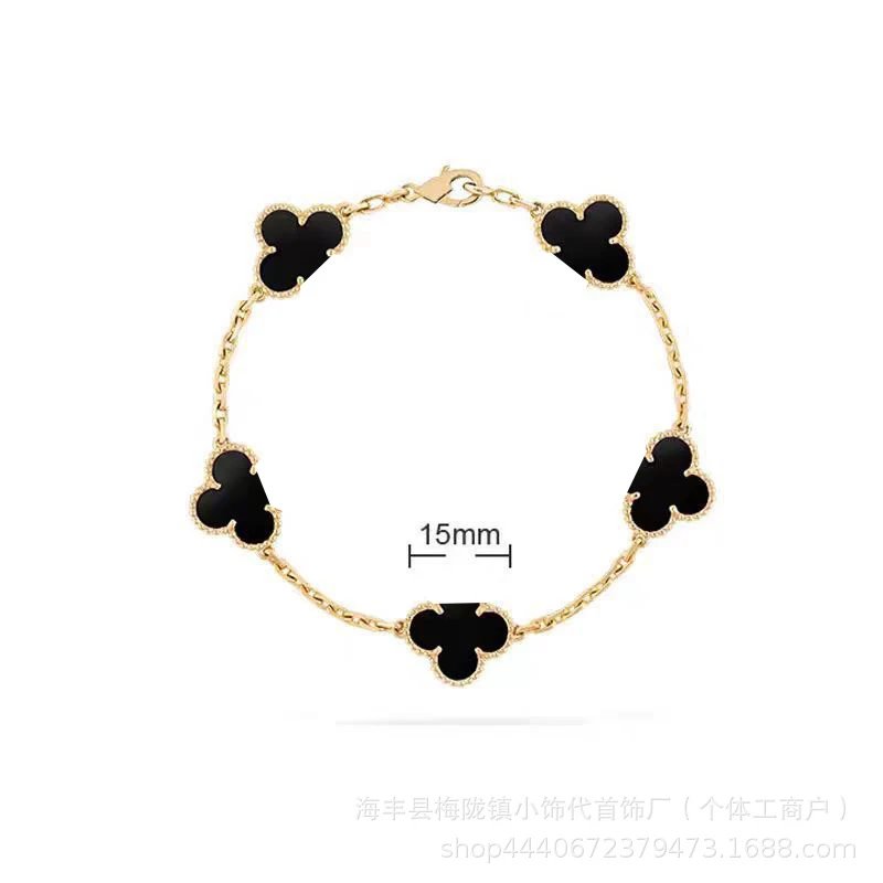 Unbranded Jewelry Five-Flower Clover Bracelet — Black Onyx Golden Color
