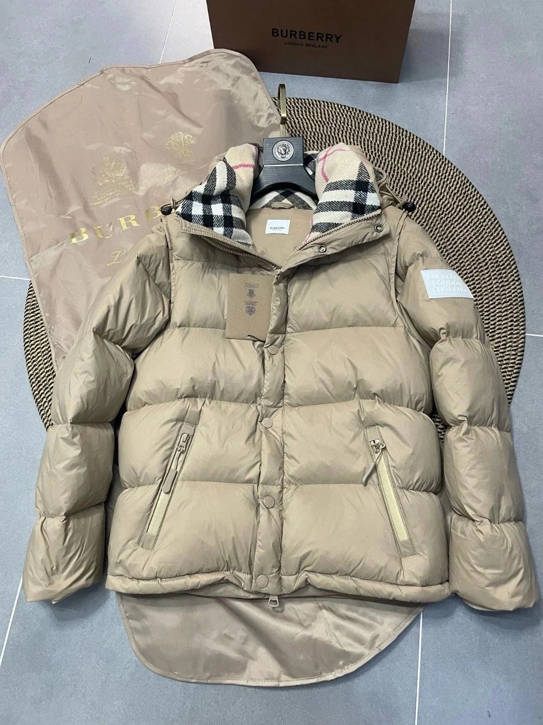 BUERRY巴宝莉冬季新款可拆式衣袖连帽羽绒服外套 4