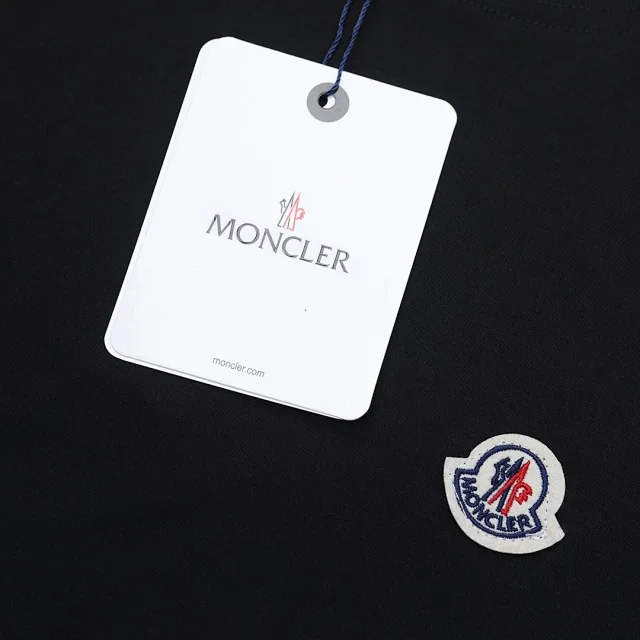 Moncler T-Shirts Logo-Print Crewneck T-Shirt product detail image 19
