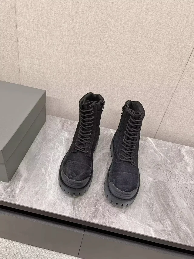 Unbranded Boots Lace-up ankle combat with lug soles product detail image 1