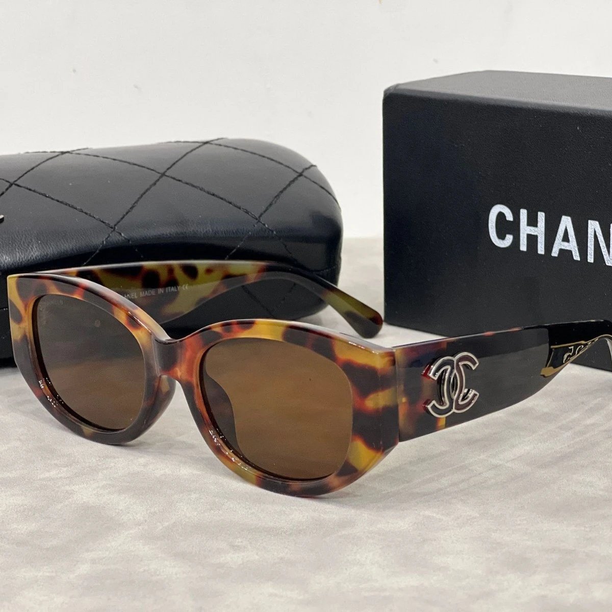Chanel爆款夏天百搭时尚精致字母墨镜 3