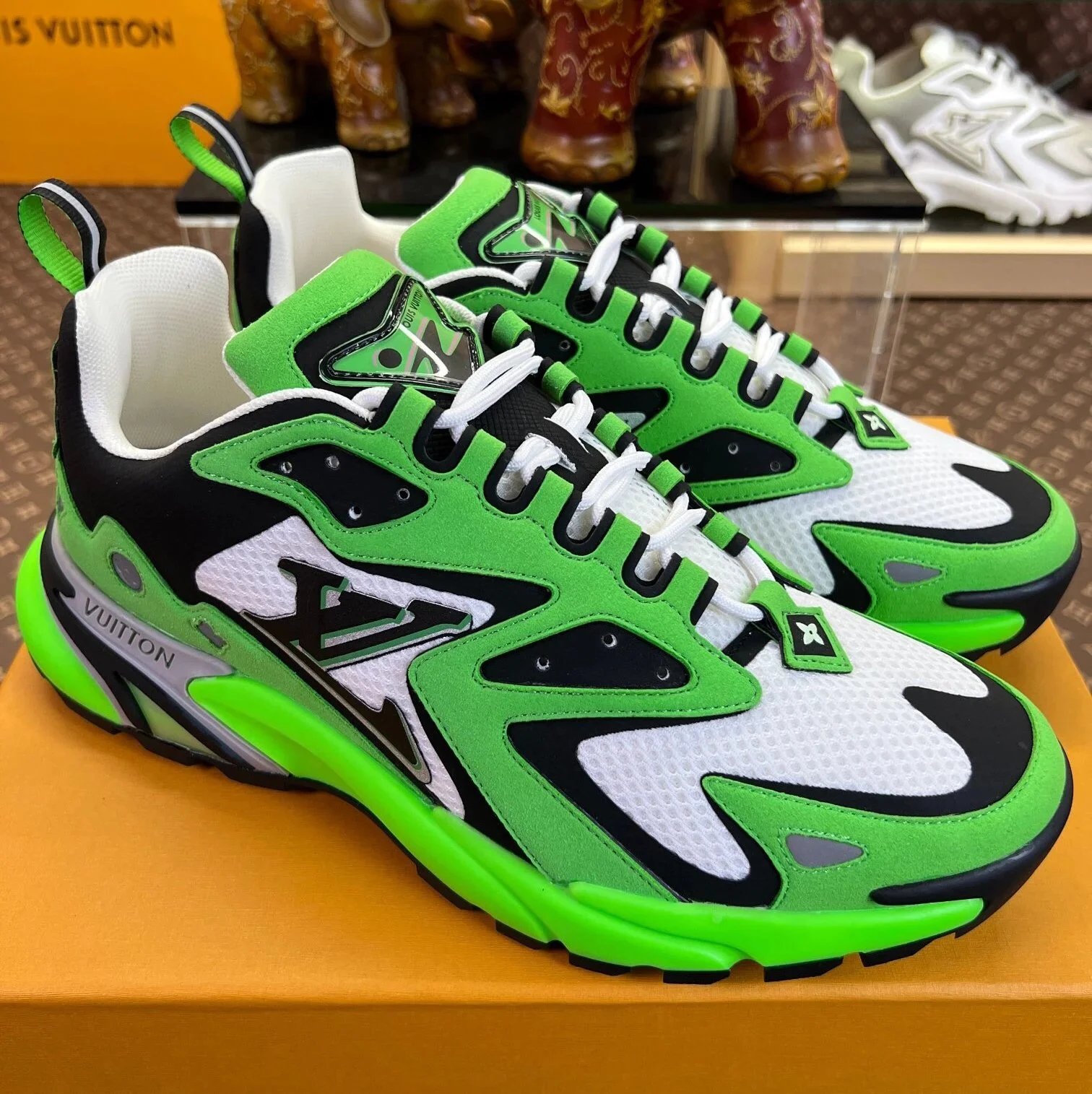 Louis Vuitton Sneakers High-Top Chunky Mesh — White and green