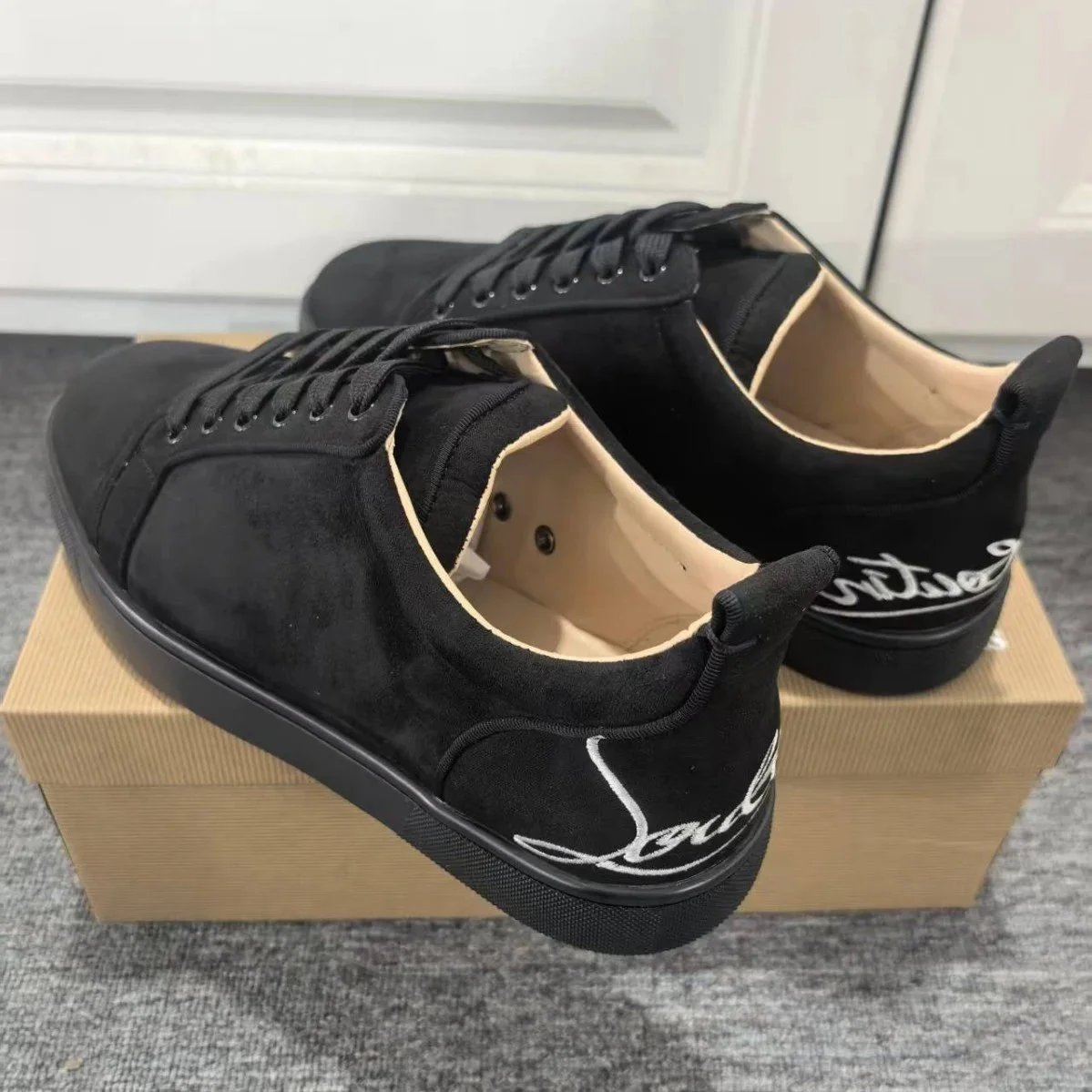 CL Louboutin铆钉板鞋平底透气休闲潮牌 9