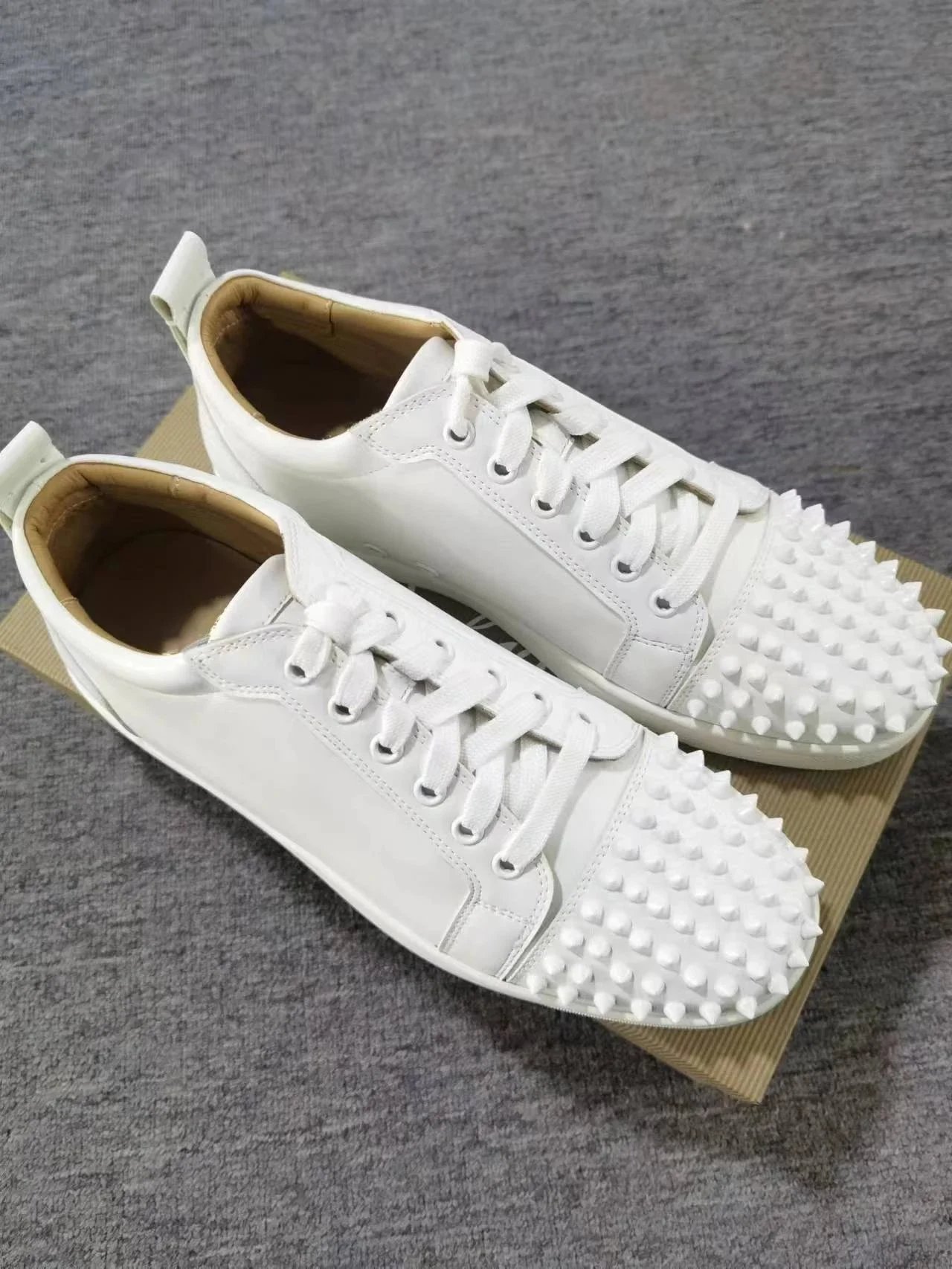 CL Louboutin铆钉板鞋平底透气休闲潮牌 5