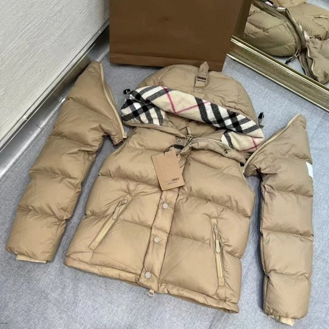 Burberry down jacket: seller detail photo 3