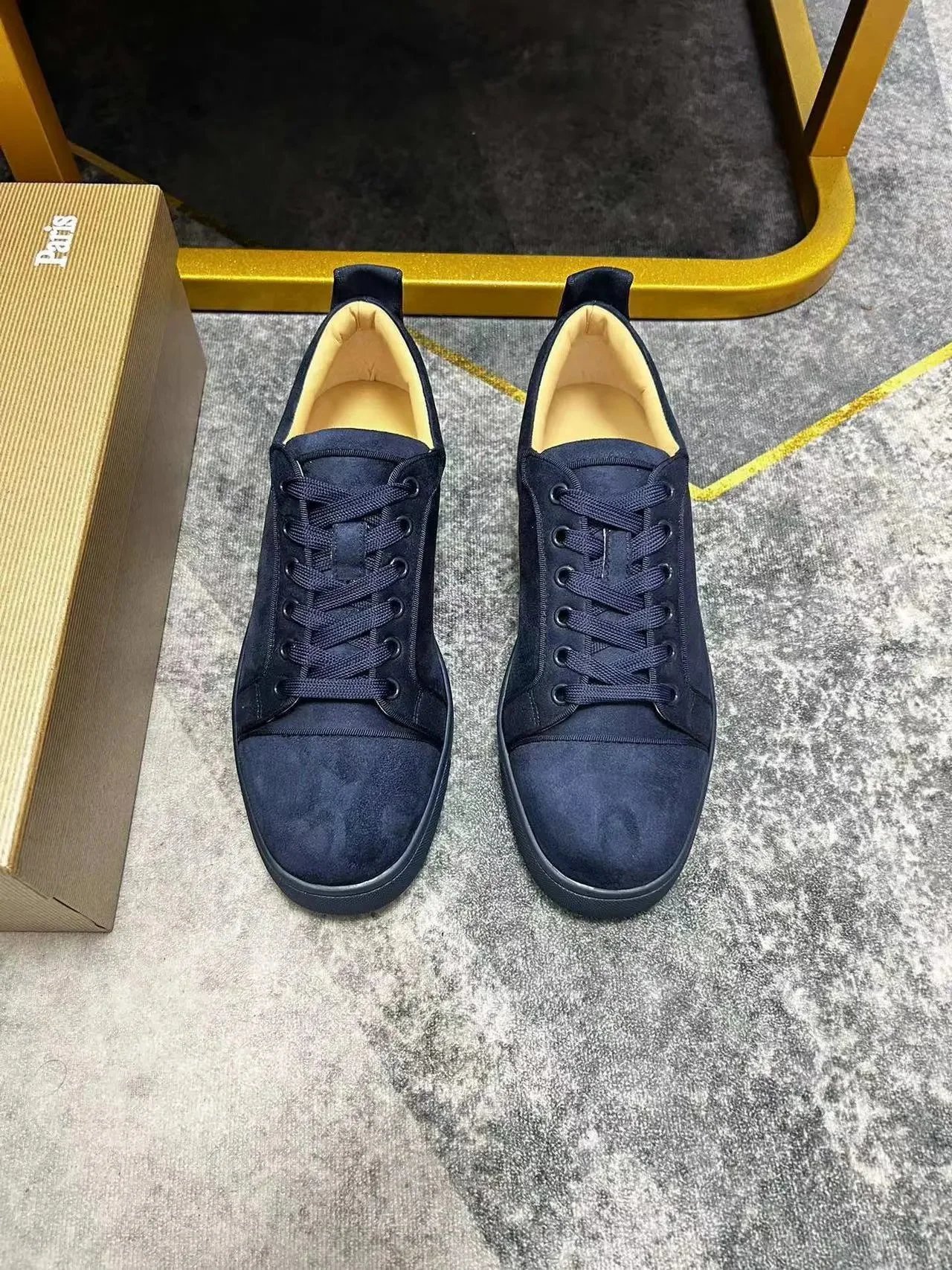 casual skate shoes