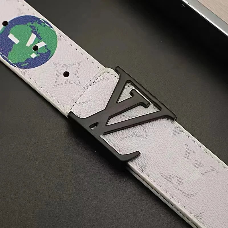 White Plain Black Buckle [Complimentary Punch]