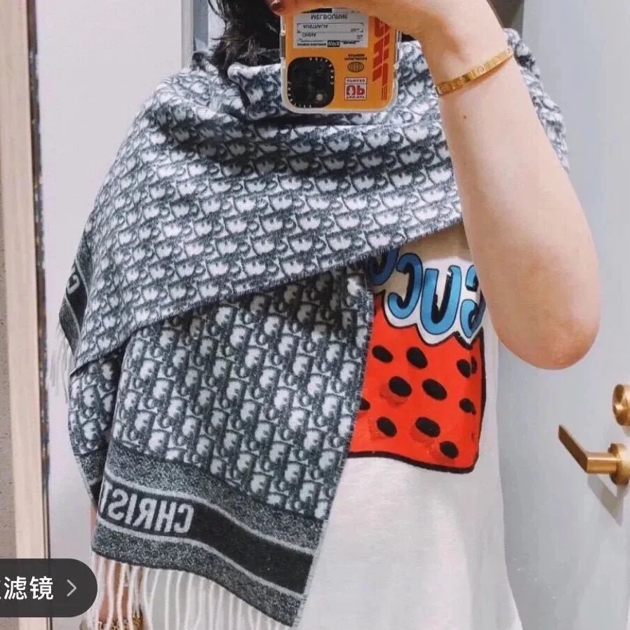 欧美风羊绒围巾女D字母大披肩流苏保暖直播间爆款秋冬保暖披肩长 3