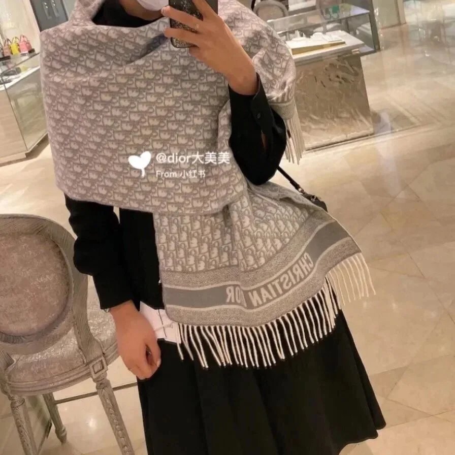 欧美风羊绒围巾女D字母大披肩流苏保暖直播间爆款秋冬保暖披肩长 2