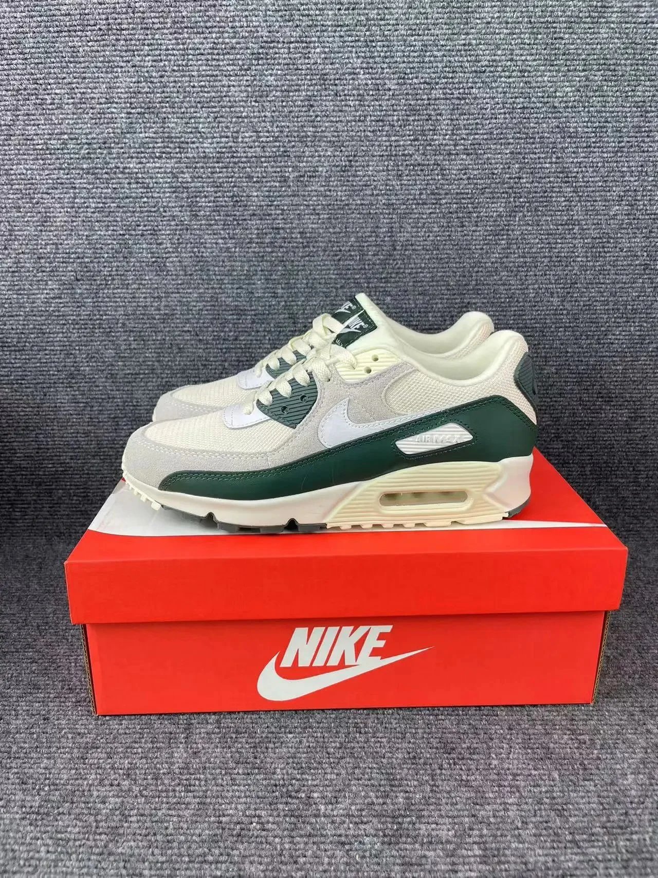 Beige/Green