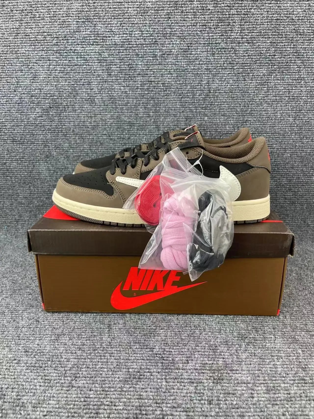 Barbed low-top SKU image