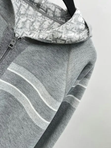 Design Zip-Up Hoodie with Striped Pattern and Printed Lining Gray Hoodie - 15