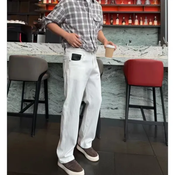 Design Wide-Leg White Denim Jeans with Contrast Pocket Detail - 3