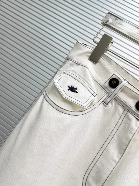 Design White Contrast-Stitch Straight-Leg Jeans - 8