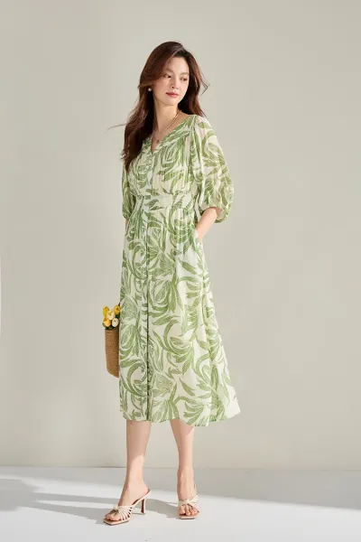 Design Leaf Print V-Neck Midi Dress in Green and Cream - 10