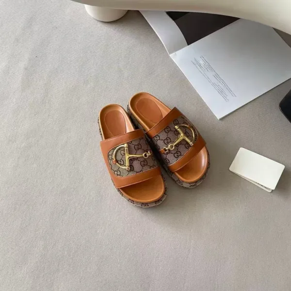 Gucci Horsebit Slide Sandals Beige and White Slippers - 7