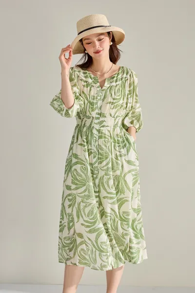 Design Leaf Print V-Neck Midi Dress in Green and Cream - 13
