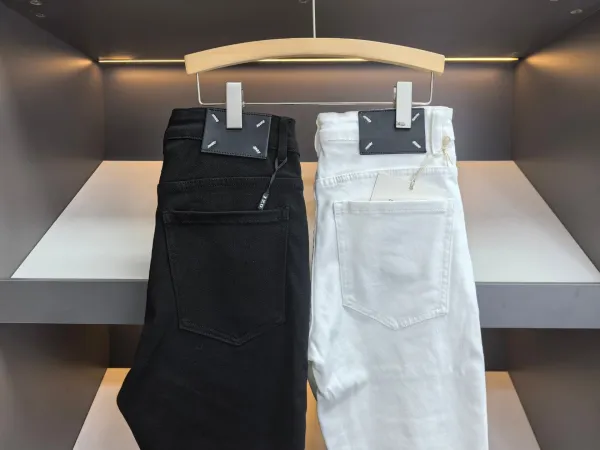 Off-White White Denim Jeans with Industrial Tag - 32