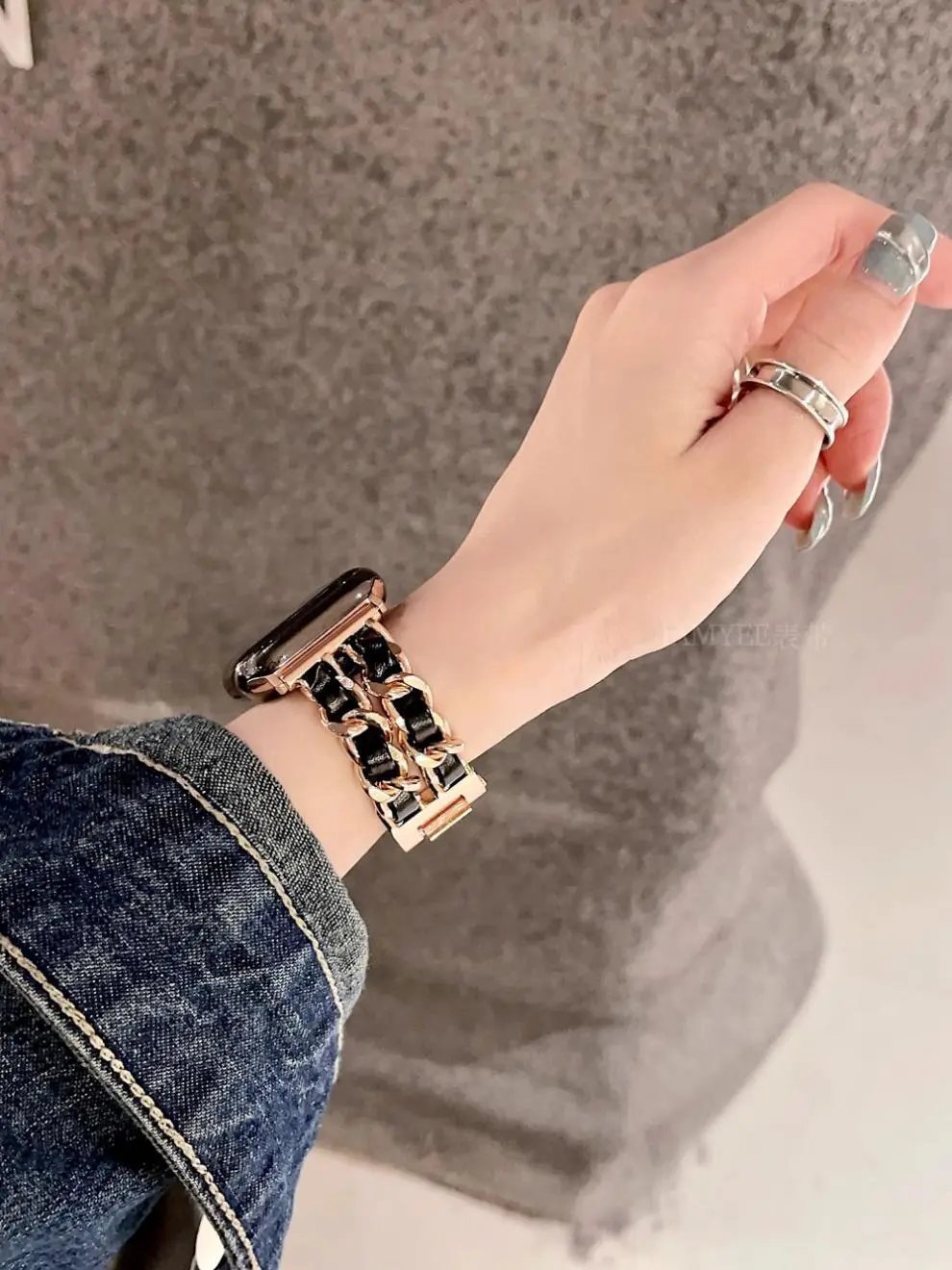 Apple Watch with Rose Gold Metal Link Bracelet Smartwatch - 22