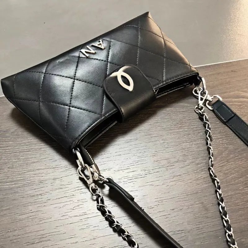 HAN Quilted Chain Shoulder Bag Black - 9