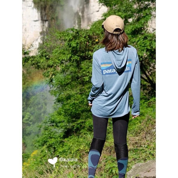 Patagonia P-6 Logo Responsibili-Tee Hooded Long Sleeve T-Shirt Olive Green Hoodie - 18