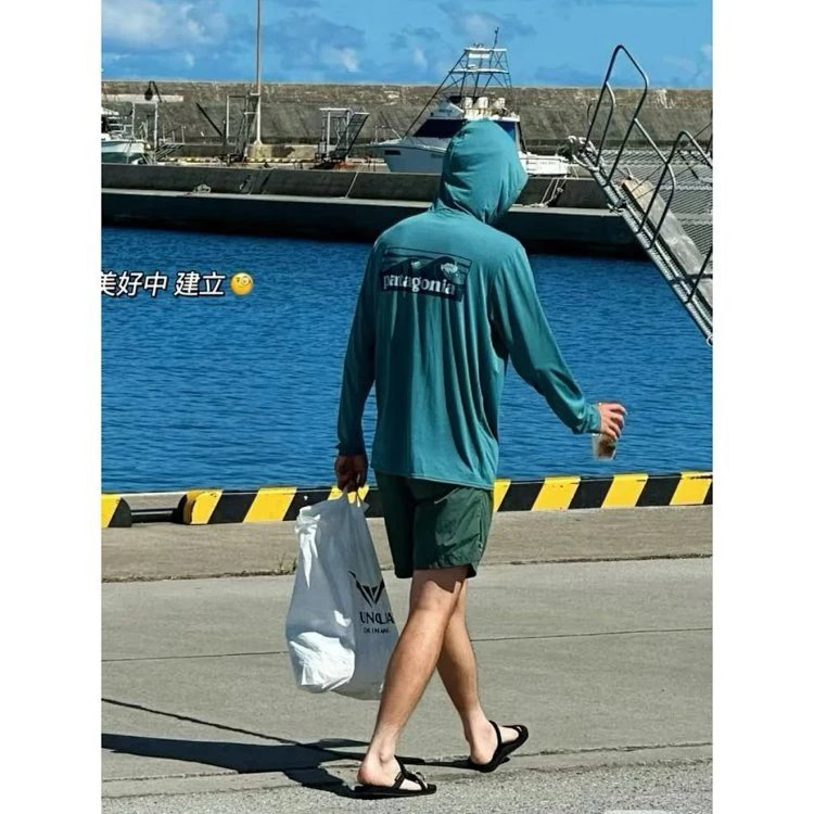 Patagonia P-6 Logo Responsibili-Tee Hooded Long Sleeve T-Shirt Olive Green Hoodie - 9