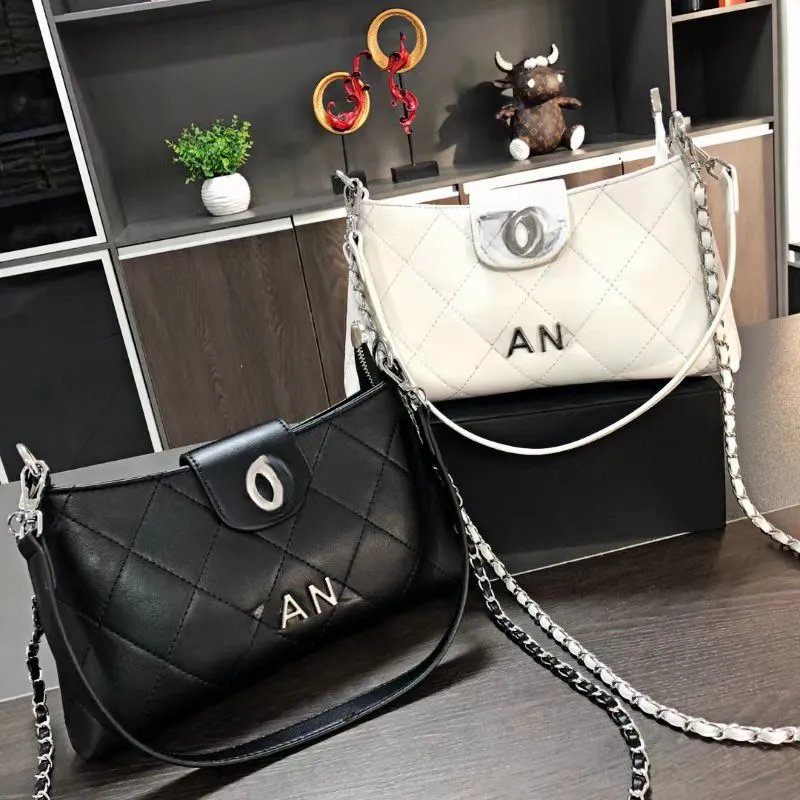 HAN Quilted Chain Shoulder Bag Black - 3