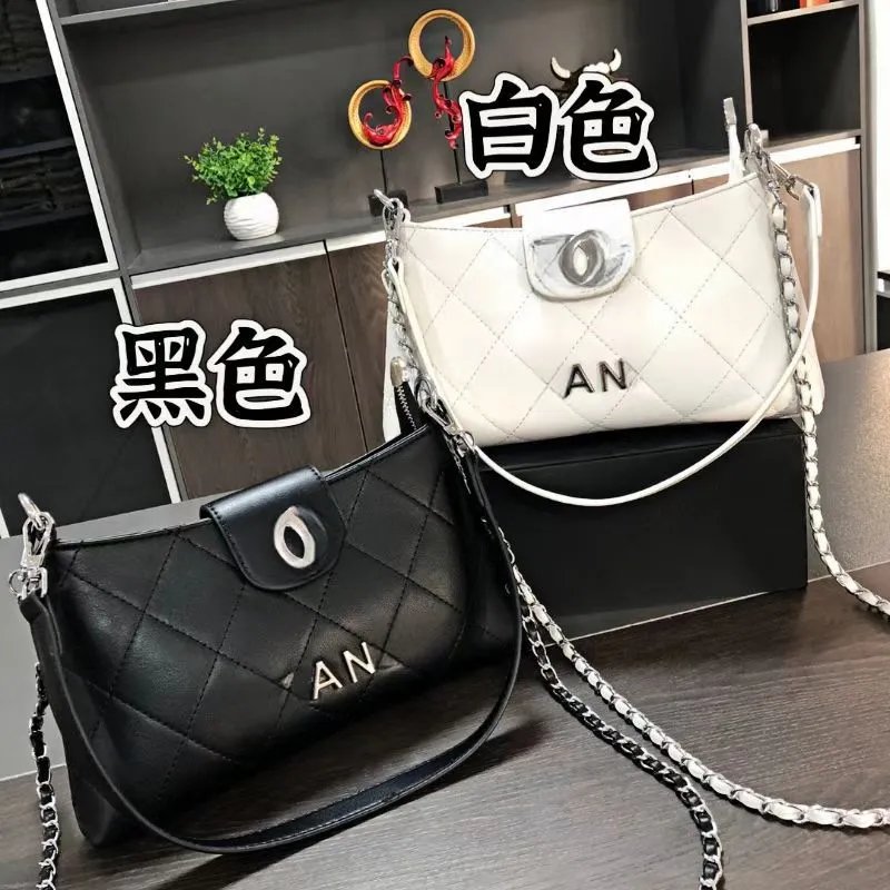 HAN Quilted Chain Shoulder Bag Black - 8