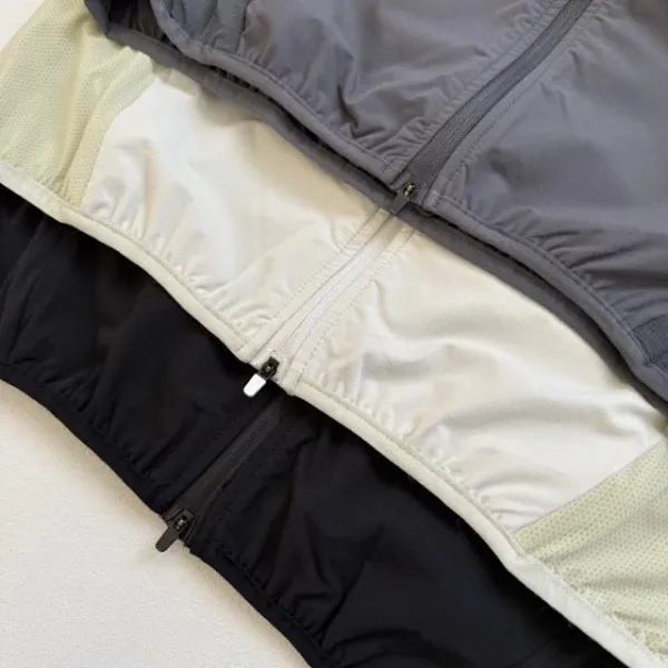 On Running Windbreaker Light Beige Windbreaker Outerwear.windbreaker - 40
