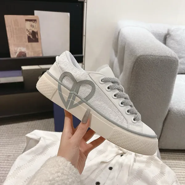 Design Heart Embroidery Platform Sneakers White Gray - 1