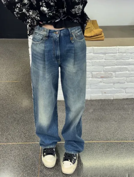 Design Wide-Leg Distressed Wash Jeans - 9