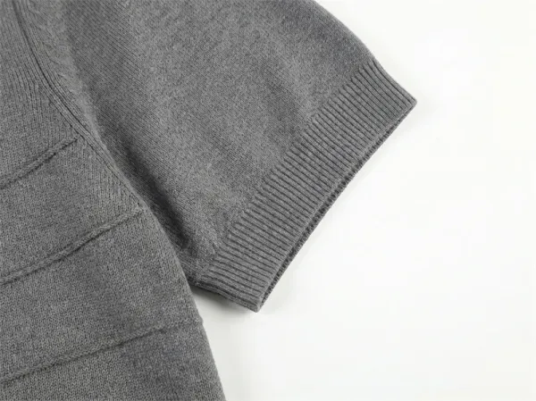 Design Short-Sleeve Knit Sweater in Light Gray with Diagonal Ribbed Texture - 20