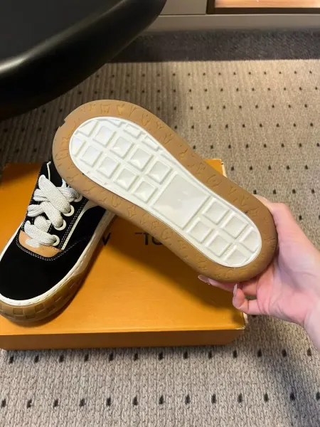 Design Low-Top Suede Sneakers Green White Gum Sole - 23