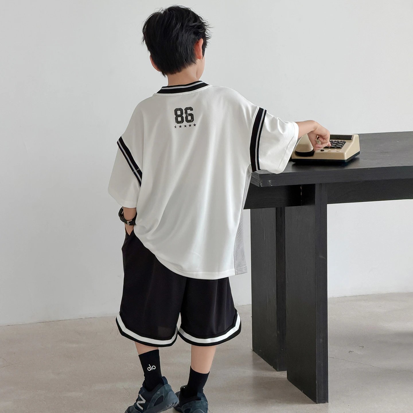 White Graphic Print 86 Number Oversized T-Shirt Black Mesh Shorts Sporty Set