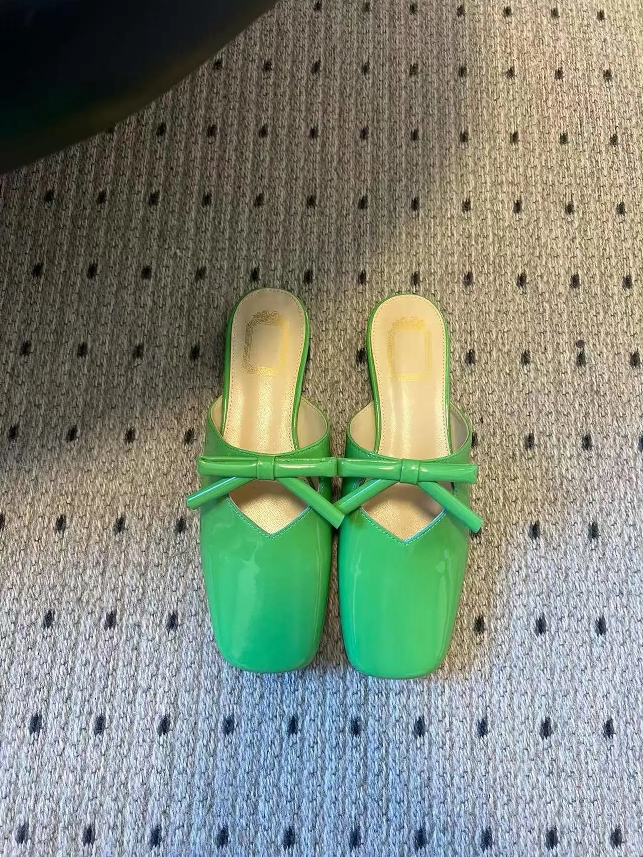 Design Bow-Embellished Patent Green Mule Slippers
