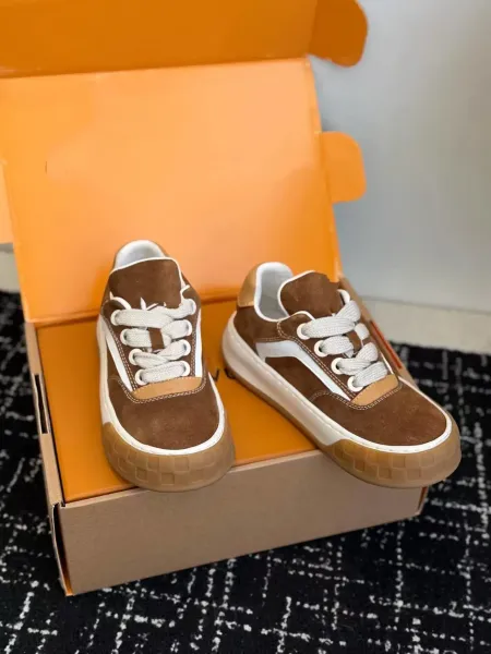 Design Low-Top Suede Sneakers Green White Gum Sole - 30