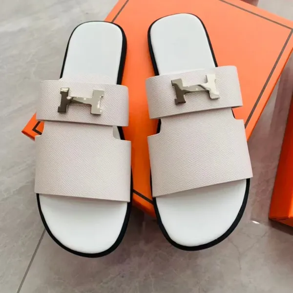 Hermès Oran Slide Sandals in Gris Clair with Palladium Hardware Slippers - 1
