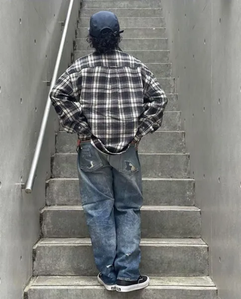 Yohji Yamamoto x Neighborhood Collection de Projets Communs Distressed Denim Jeans - 17