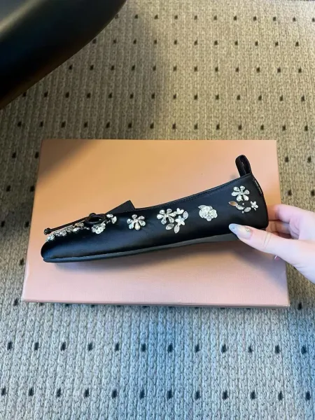 Design Black Crystal-Embellished Bow Flat Shoes Casual Shoes - 9