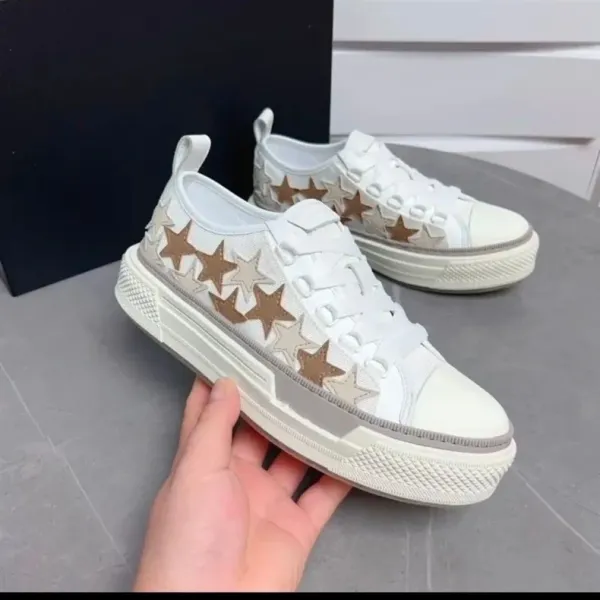 Design Star-Embellished Platform Sneakers White / Black - 11