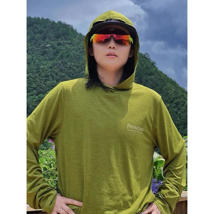 Patagonia P-6 Logo Responsibili-Tee Hooded Long Sleeve T-Shirt Olive Green Hoodie - 14