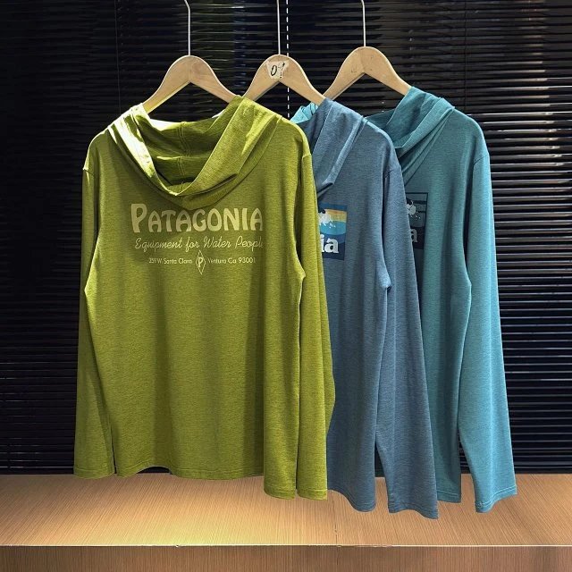 Patagonia P-6 Logo Responsibili-Tee Hooded Long Sleeve T-Shirt Olive Green Hoodie - 22